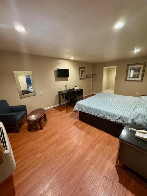 Golden Star Inn San Bernardino Room photo