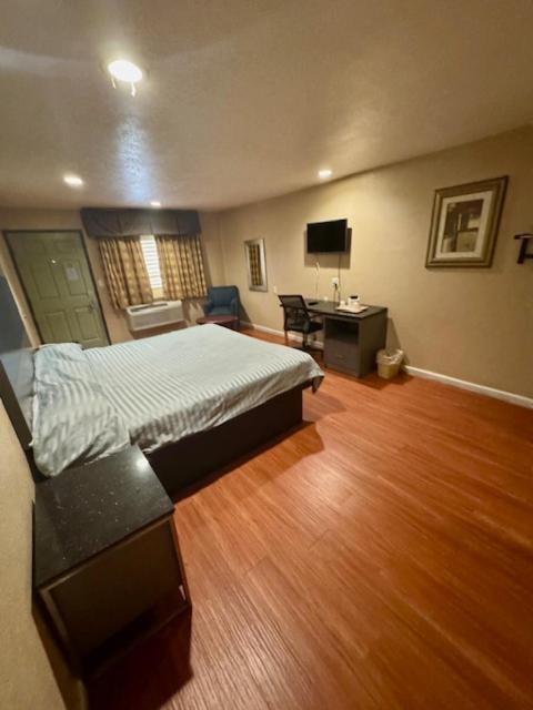 Golden Star Inn San Bernardino Room photo